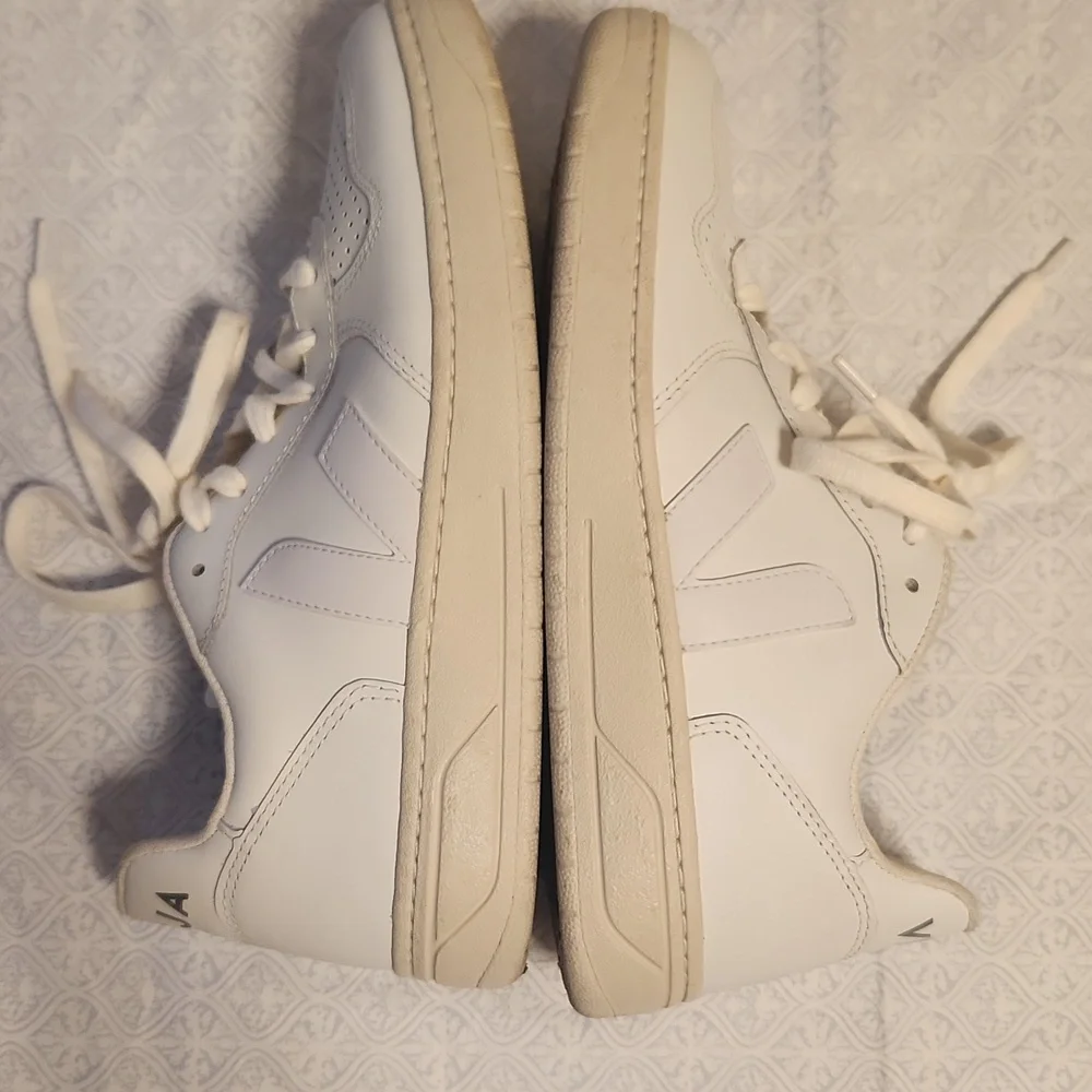 Veja V-10 All White Low Top Lace Up Sneakers Size 37/6 Women